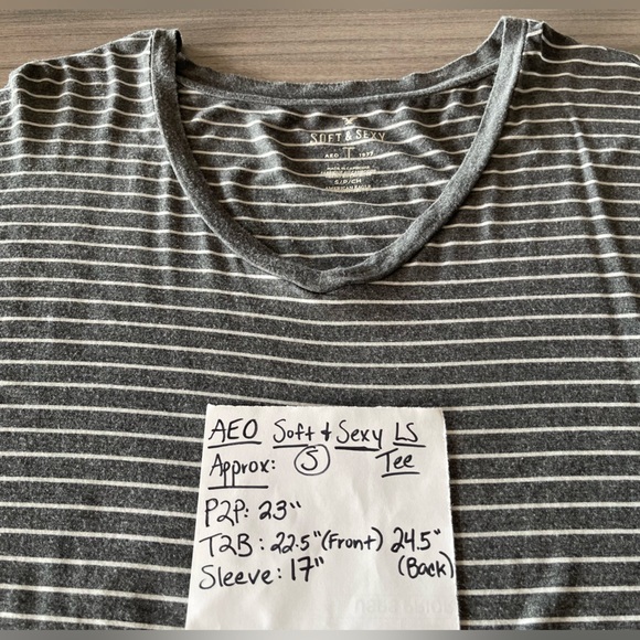 American Eagle Soft & Sexy Long-Sleeve V-Neck - Size Small - Picture 2 of 14